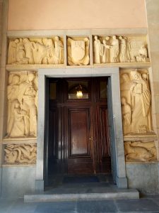 In the entry way before the atrium there are many statues, sculptures, monuments and beautifully carved and elaborately decorated doors 